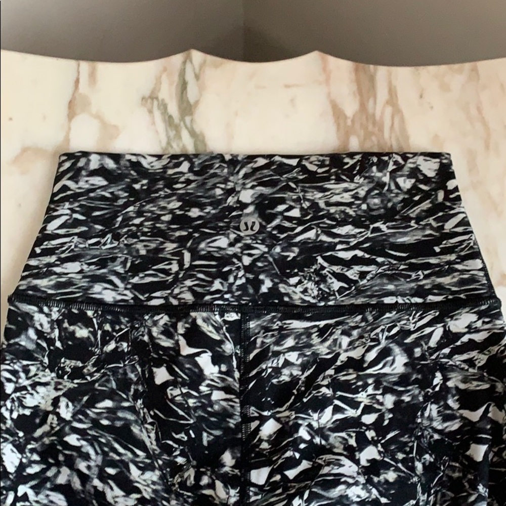 Lululemon wunder under - liquid platinum - EUC - Picture 6 of 6